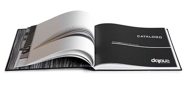 Catálogo institucional impreso con encuadernación y diseño editorial a medida.